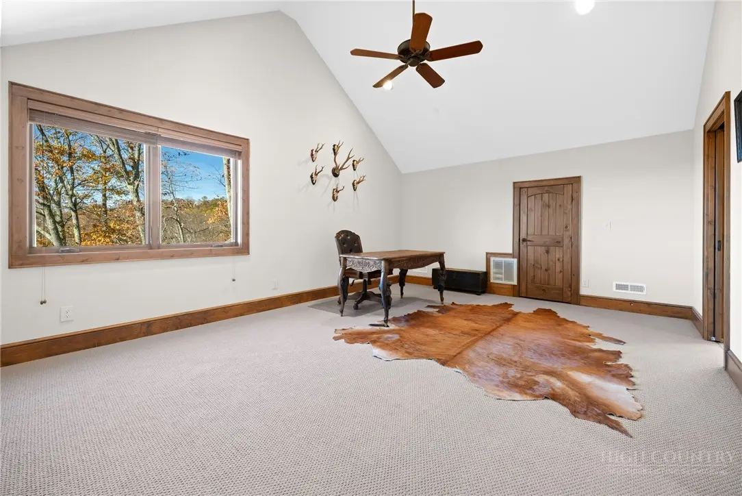 Image number 6 for the current listing