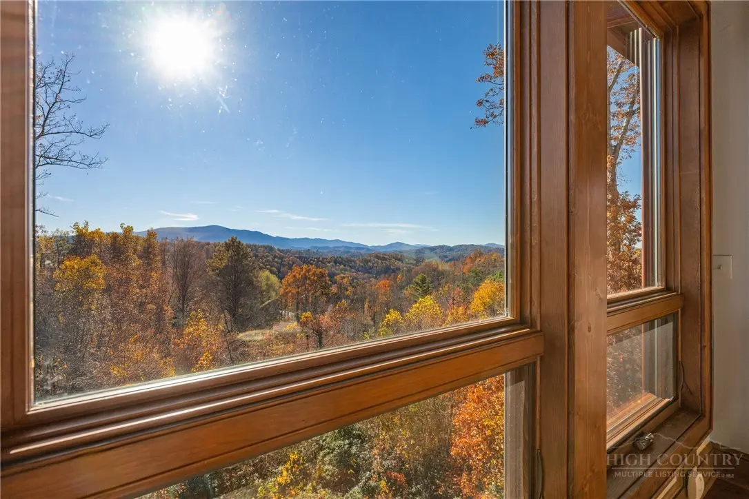 Image number 11 for the current listing