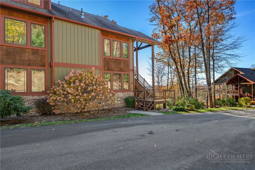 Image number 14 for the current listing