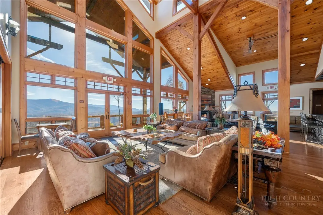 Image number 15 for the current listing
