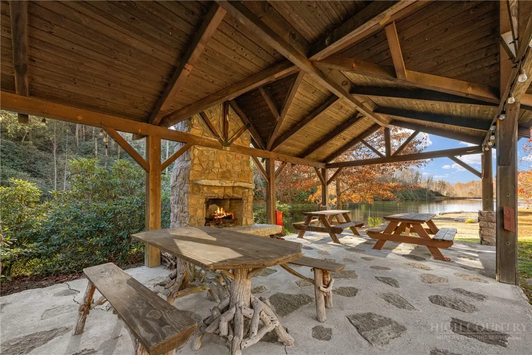 Image number 20 for the current listing