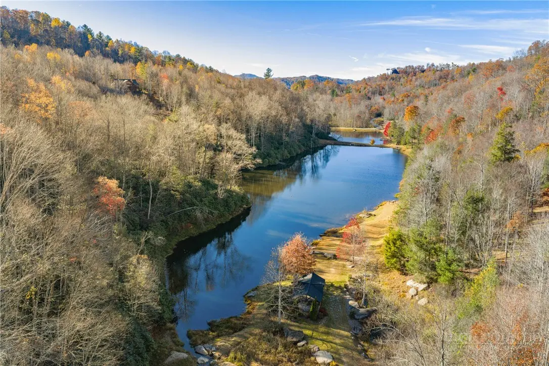 Image number 19 for the current listing