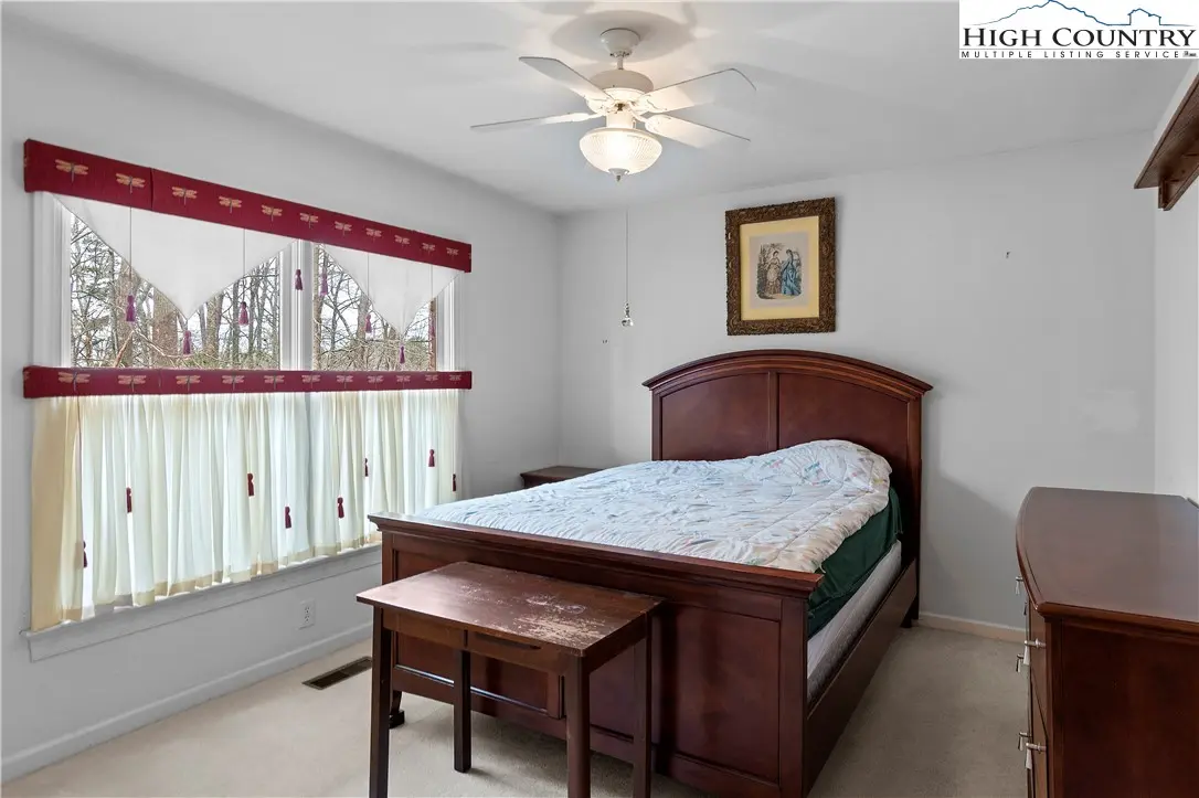 Image number 11 for the current listing