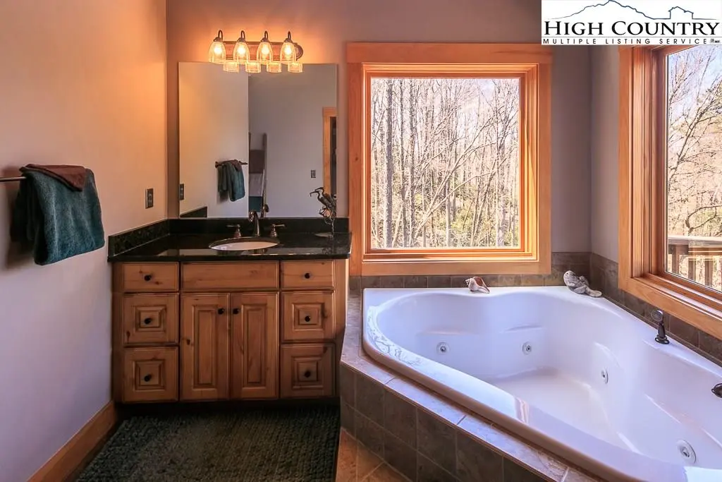 Image number 6 for the current listing