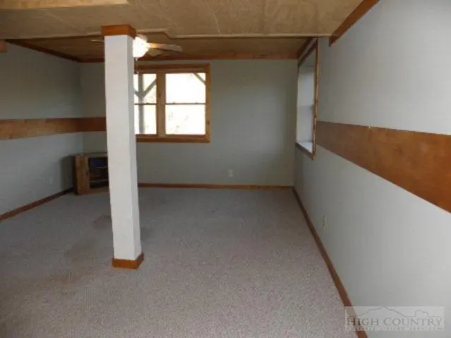 Image number 13 for the current listing