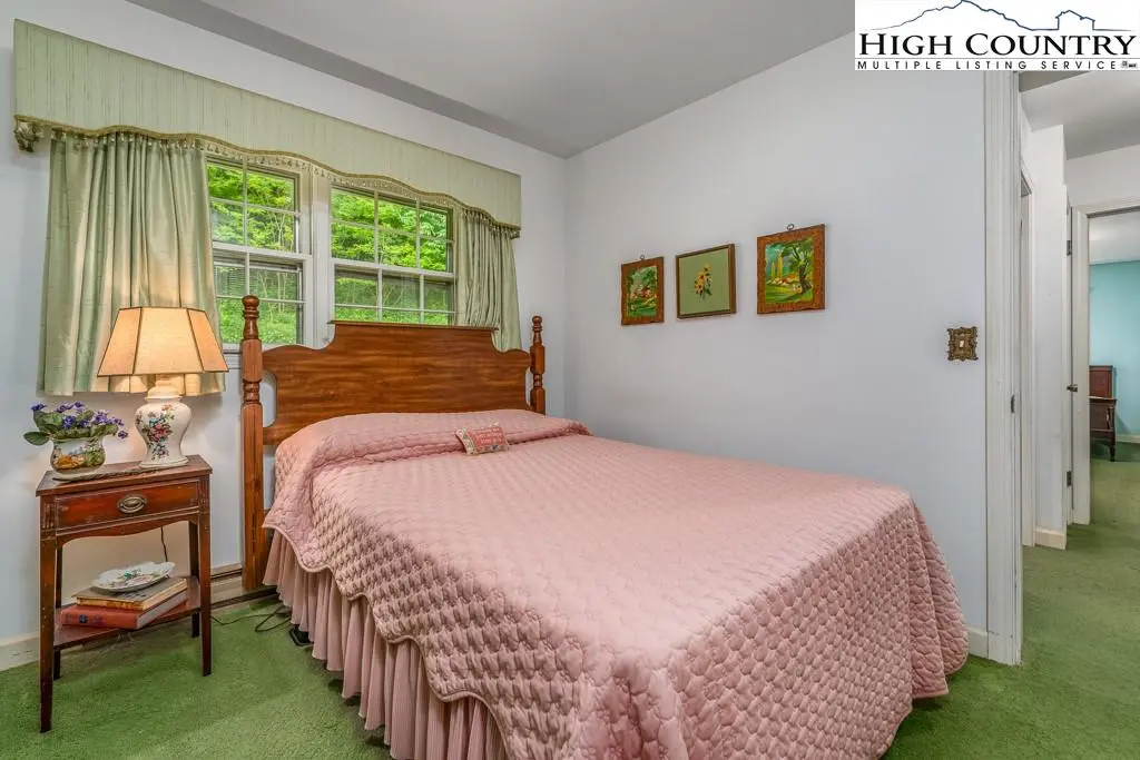 Image number 7 for the current listing
