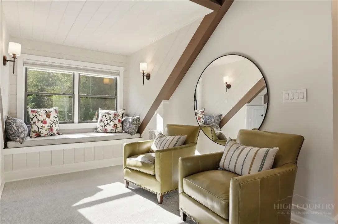 Image number 10 for the current listing