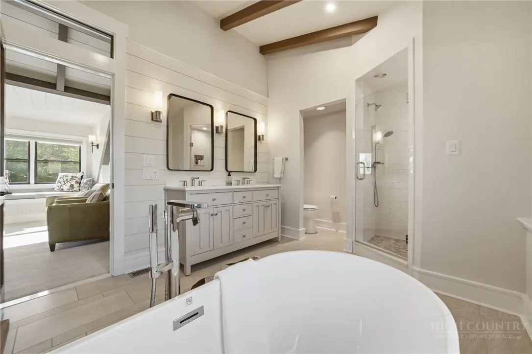 Image number 11 for the current listing
