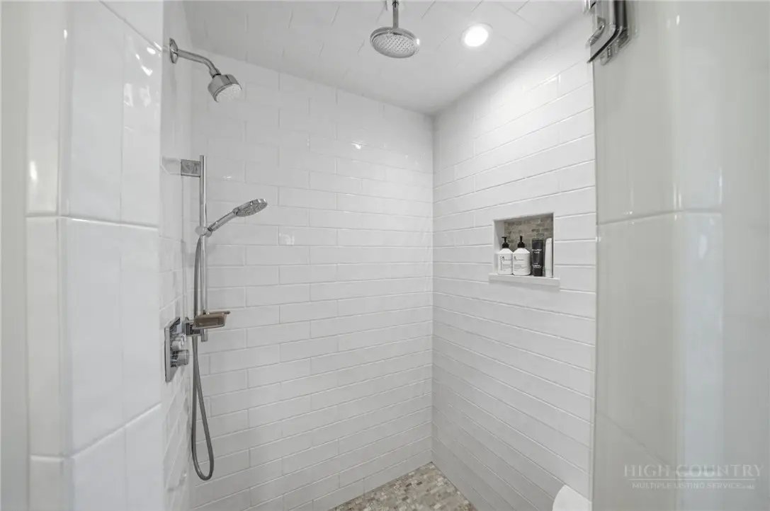 Image number 12 for the current listing
