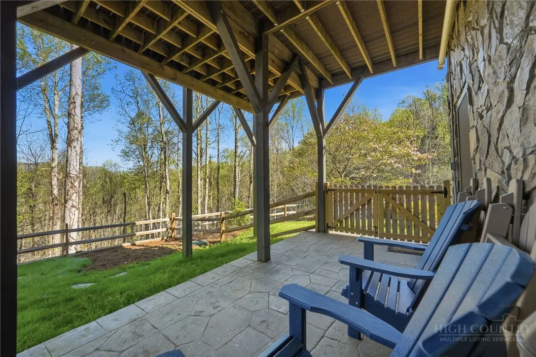 Image number 15 for the current listing