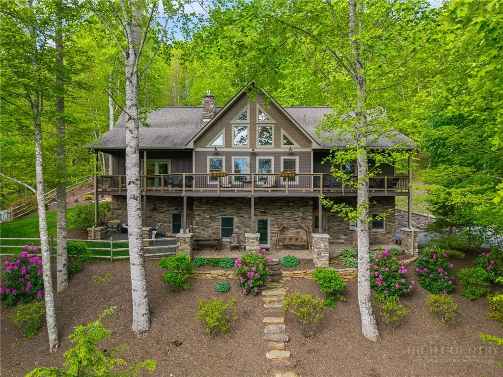 Image number 1 for the current listing