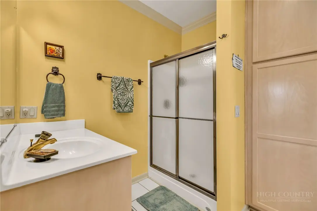 Image number 14 for the current listing