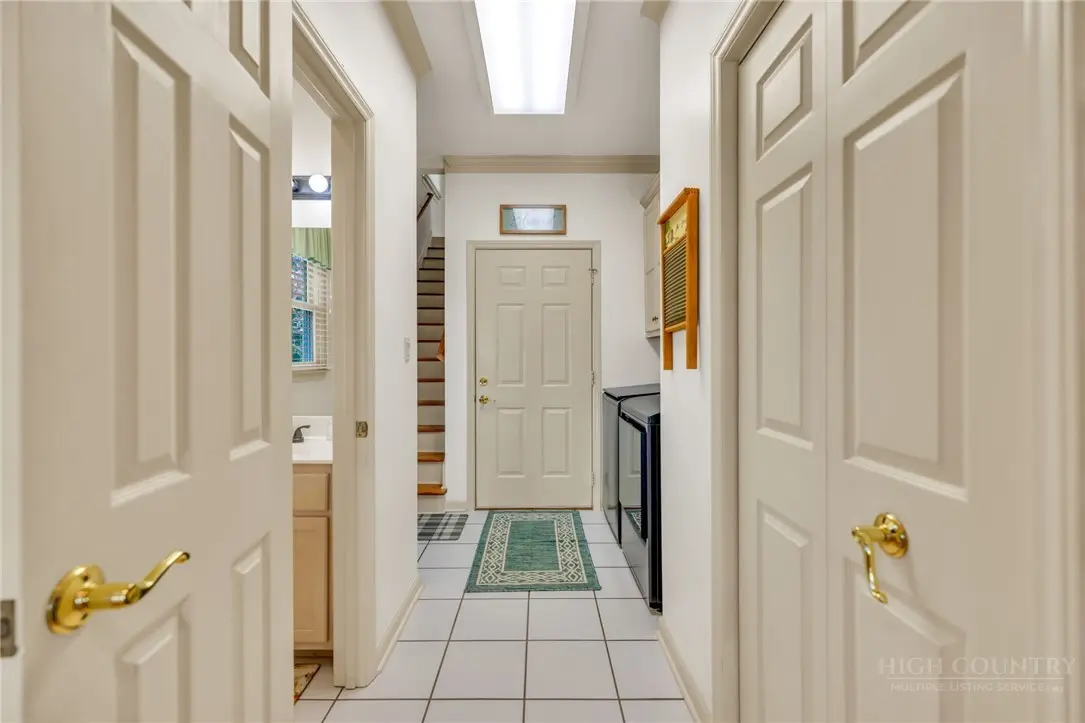 Image number 7 for the current listing