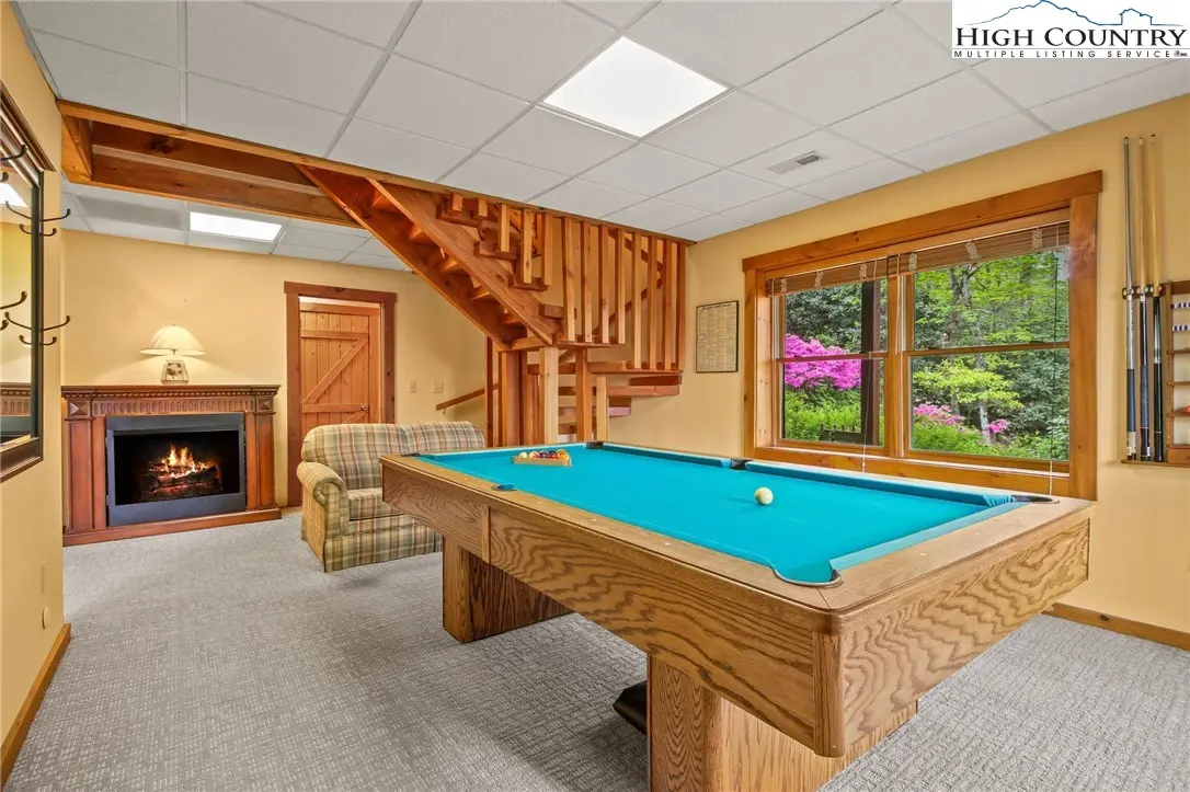 Image number 9 for the current listing