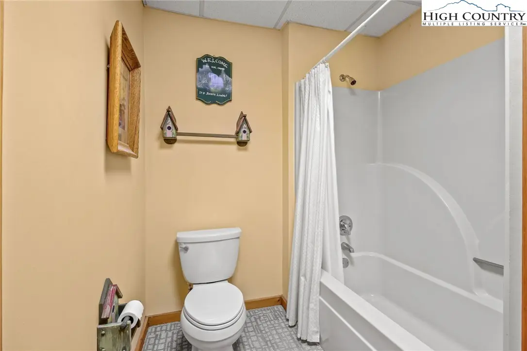 Image number 10 for the current listing