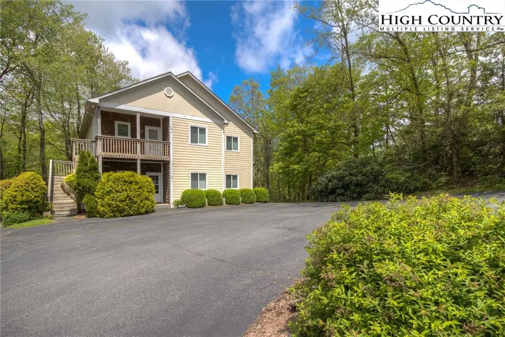 Image number 3 for the current listing