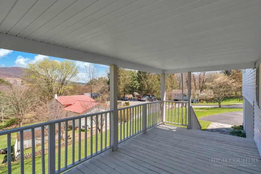 Image number 4 for the current listing