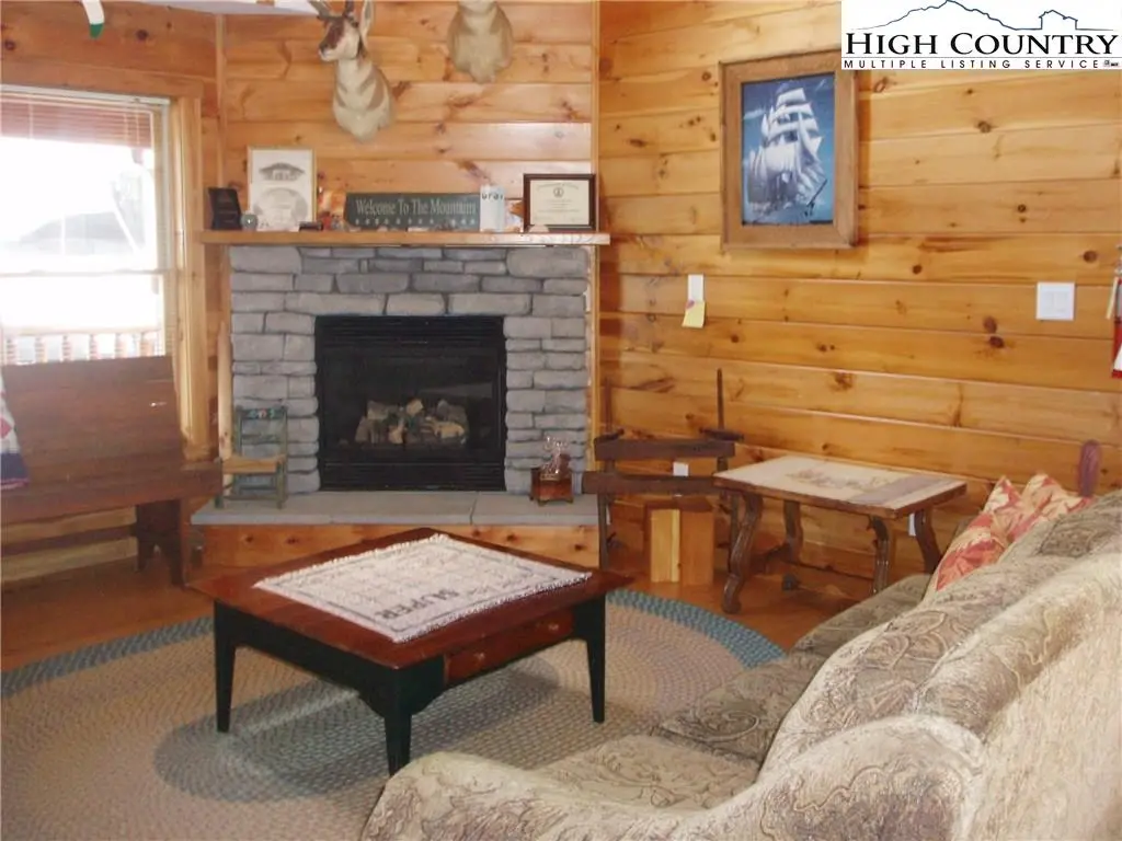 Image number 3 for the current listing