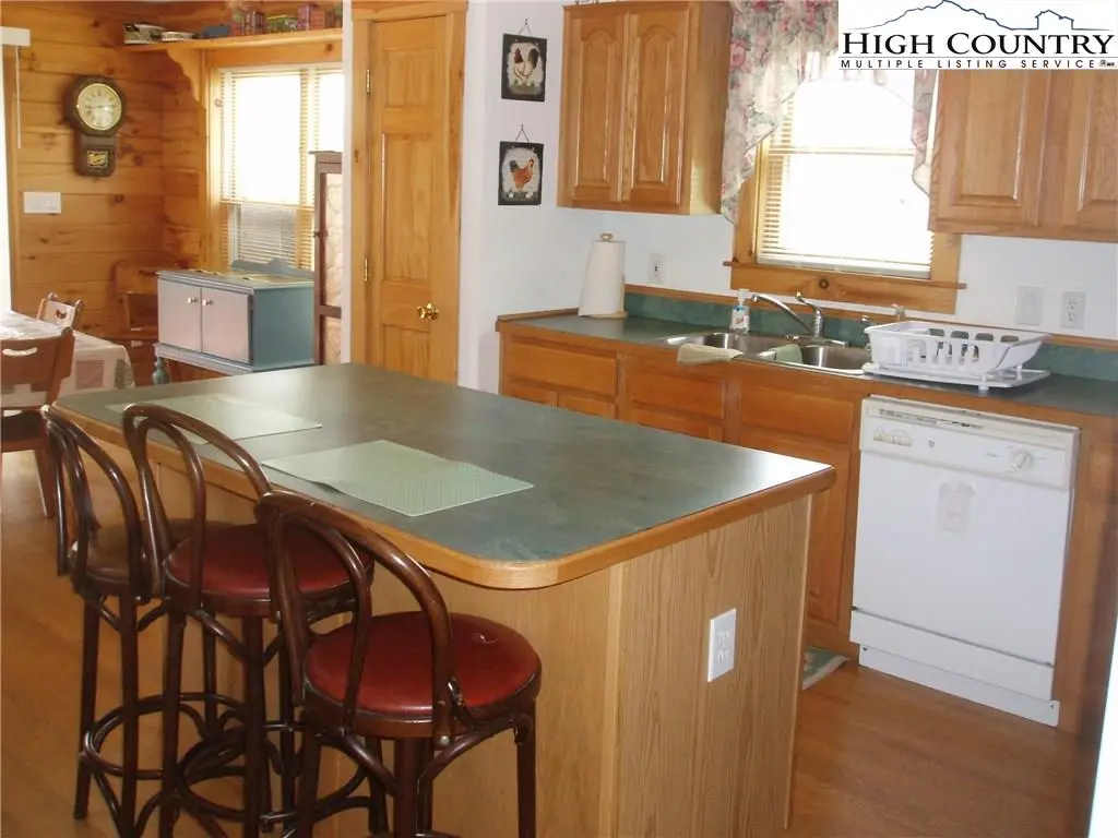 Image number 2 for the current listing