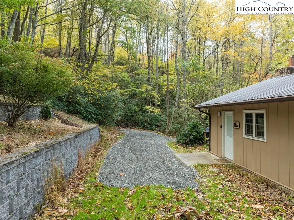 Image number 18 for the current listing