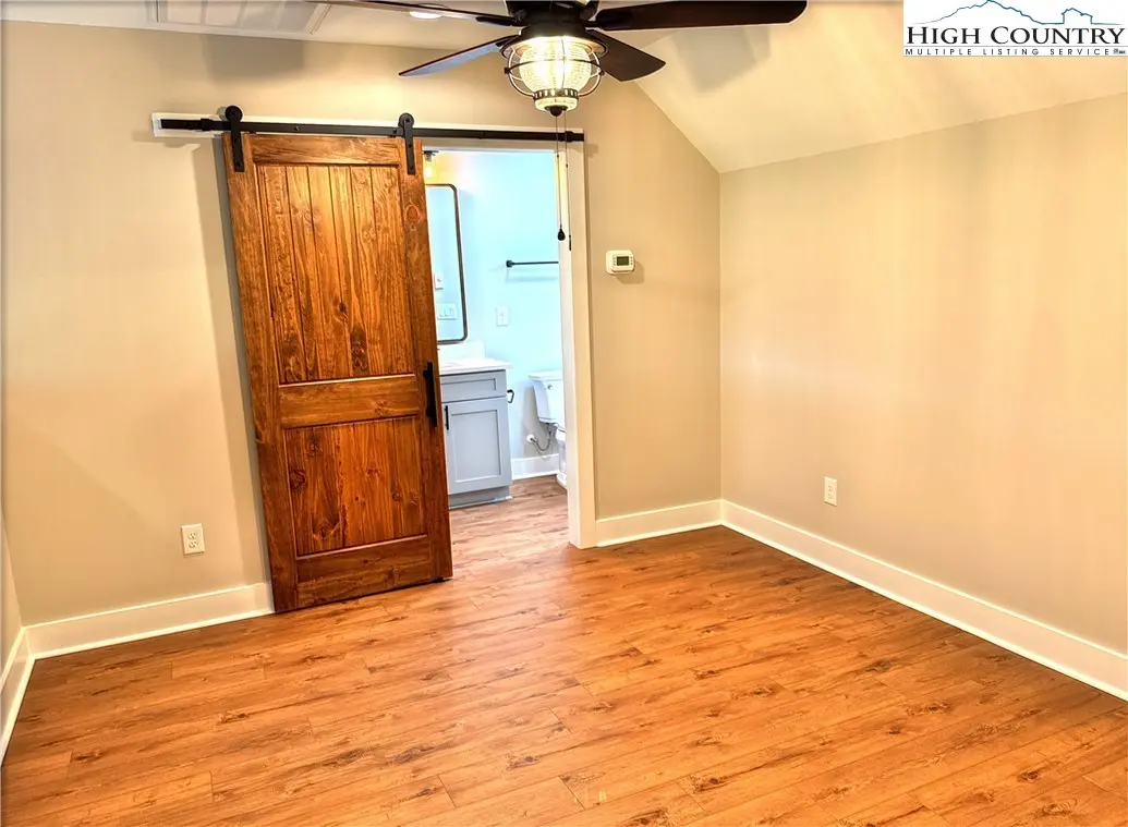 Image number 11 for the current listing