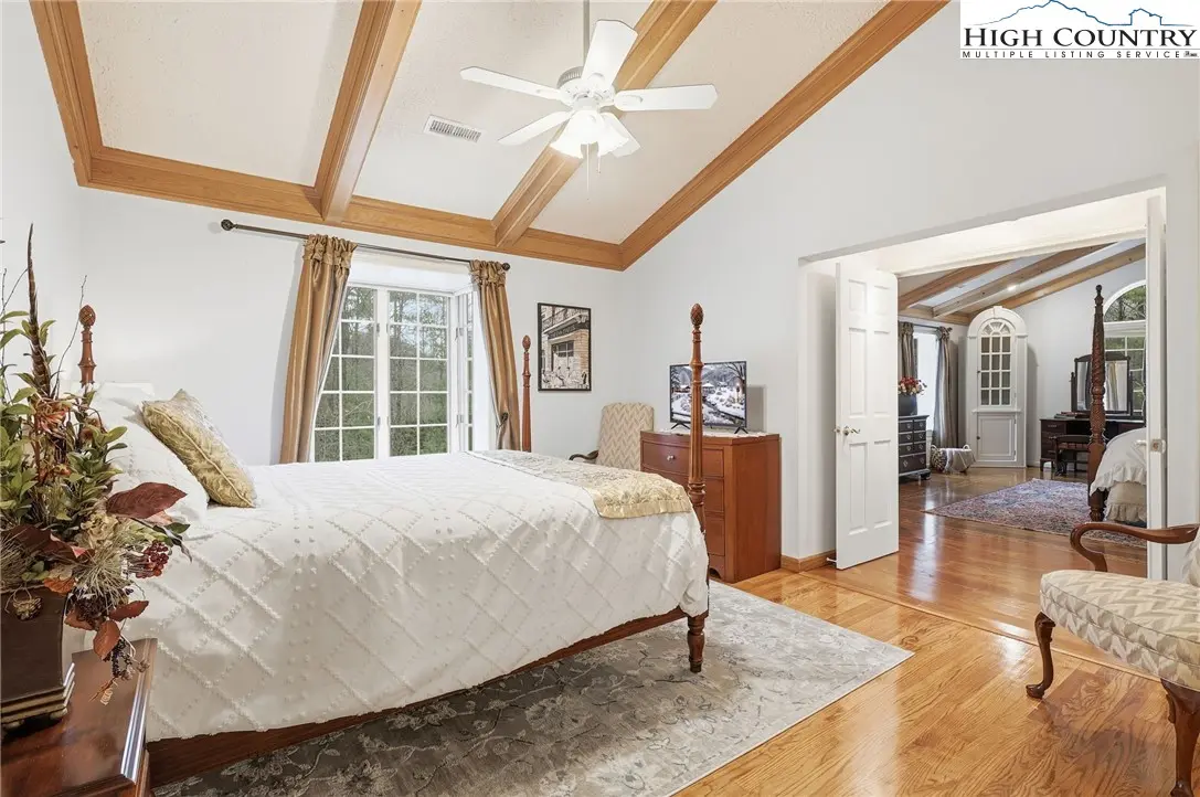 Image number 3 for the current listing