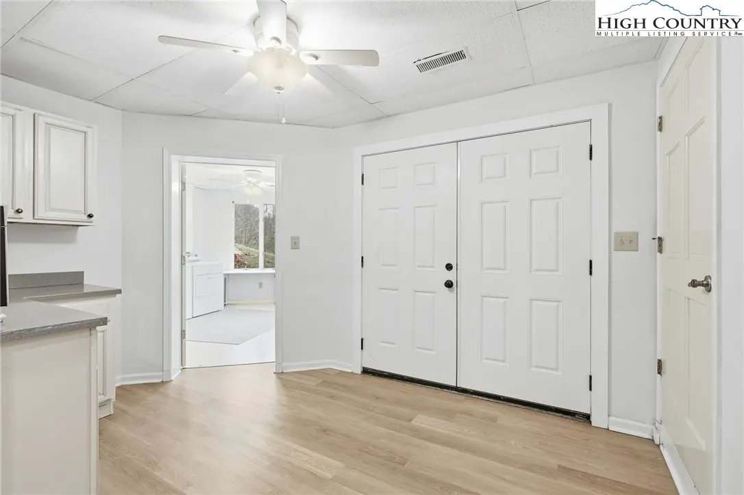 Image number 16 for the current listing