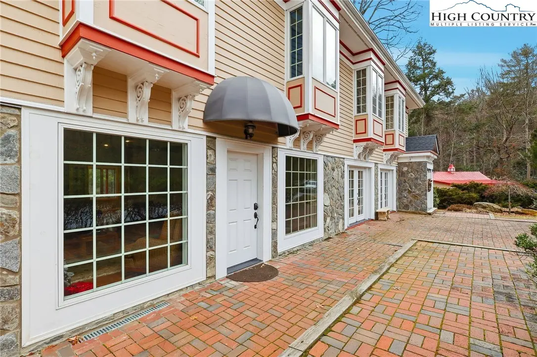 Image number 21 for the current listing
