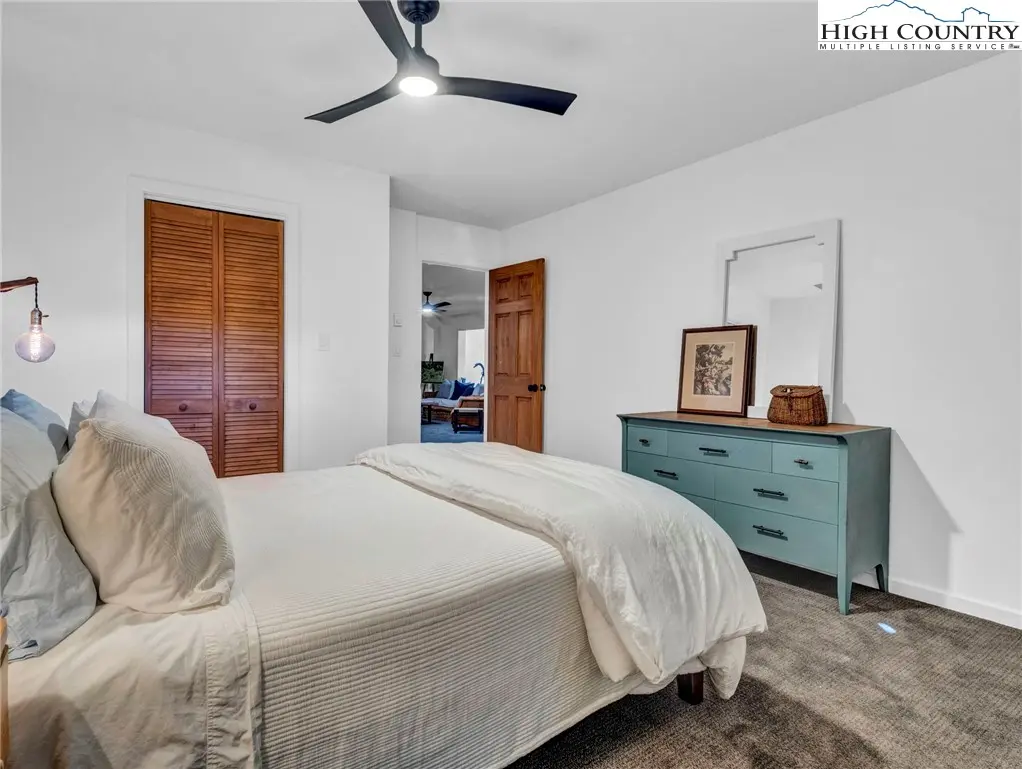 Image number 7 for the current listing