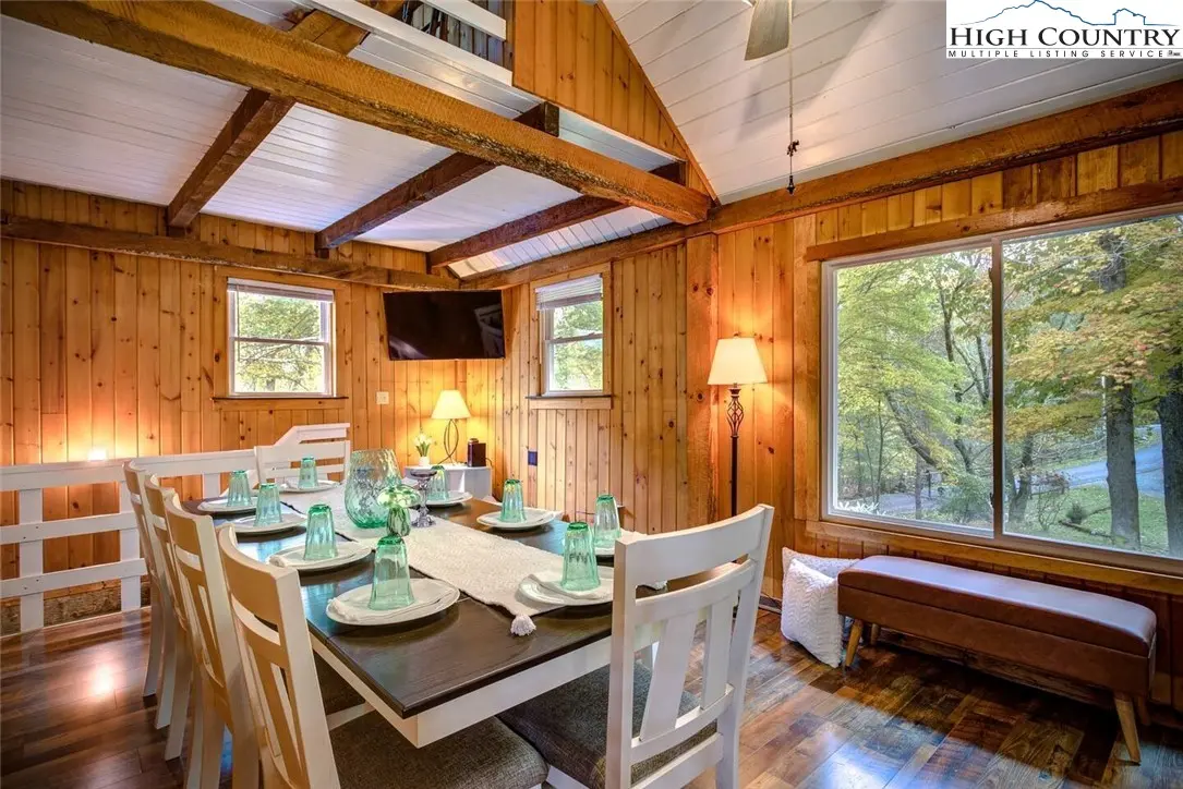 Image number 2 for the current listing