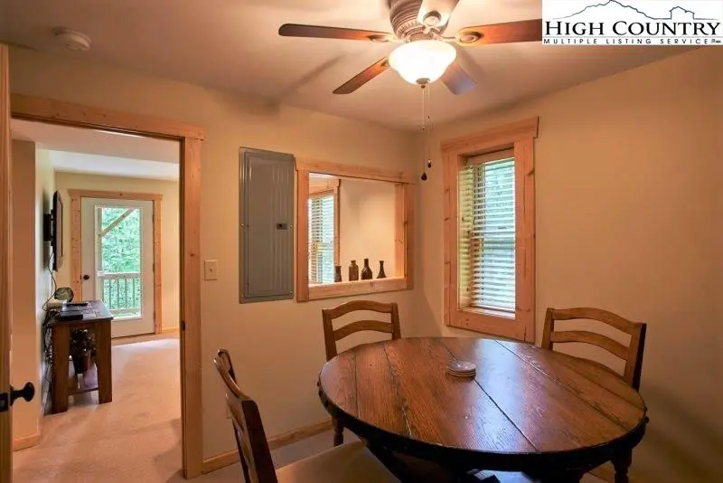 Image number 7 for the current listing