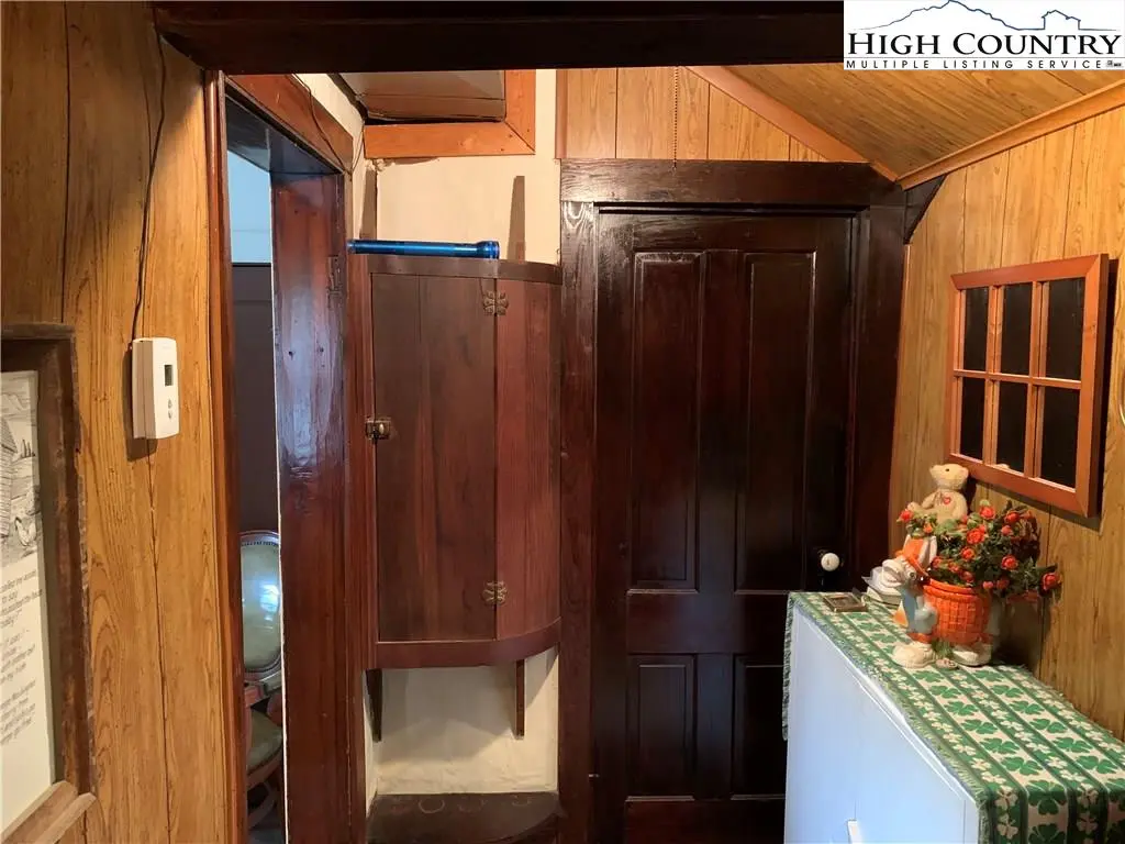 Image number 18 for the current listing