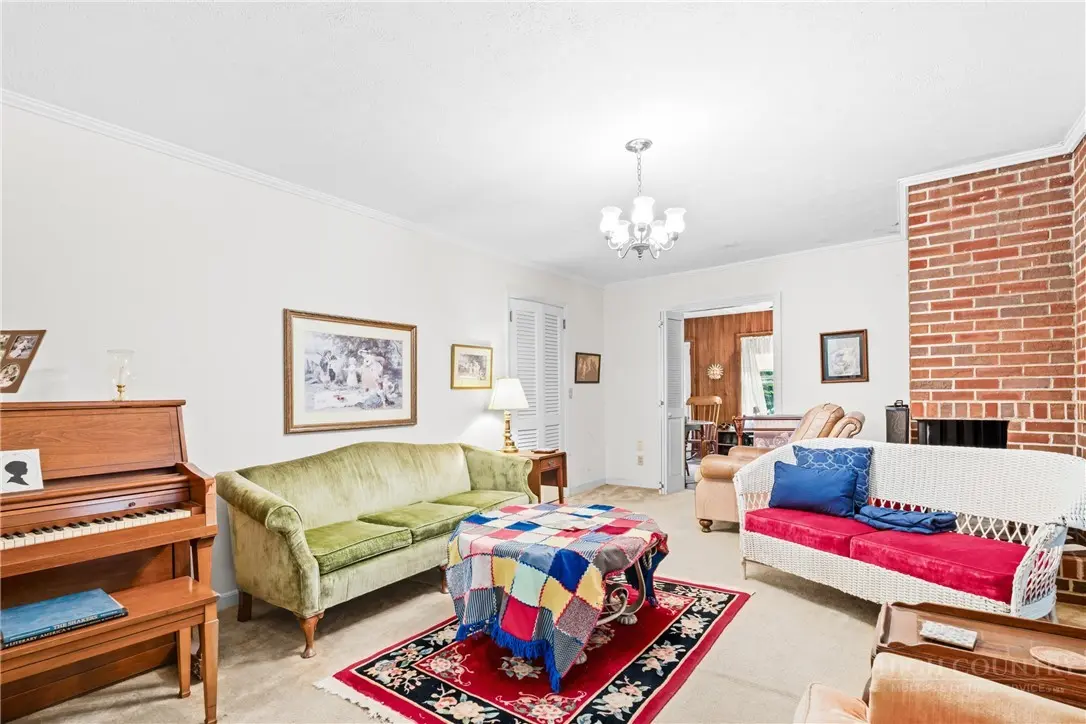 Image number 5 for the current listing