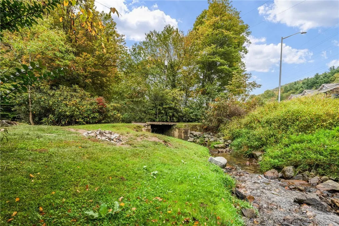 Image number 8 for the current listing