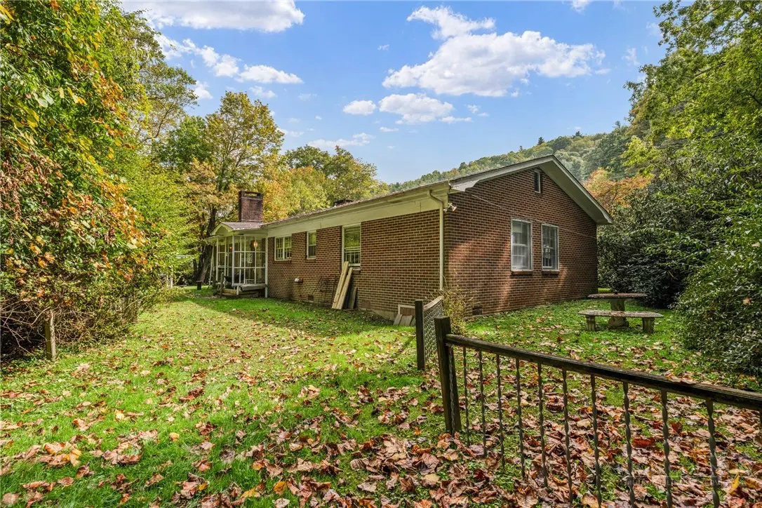 Image number 14 for the current listing