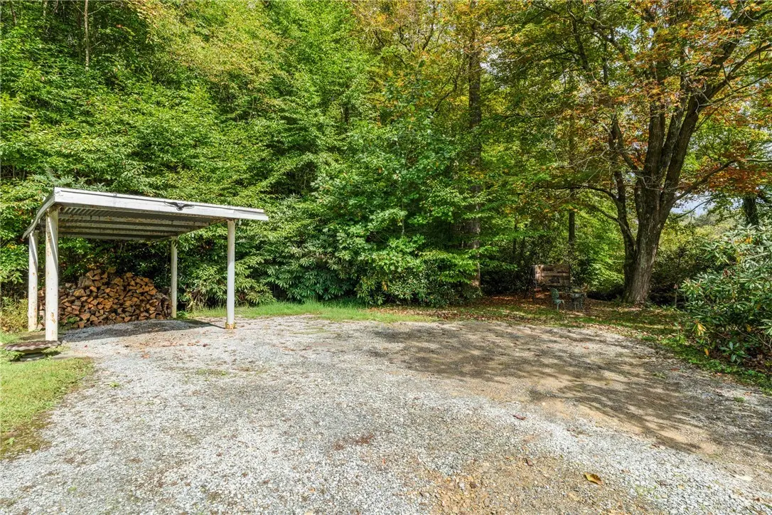 Image number 16 for the current listing