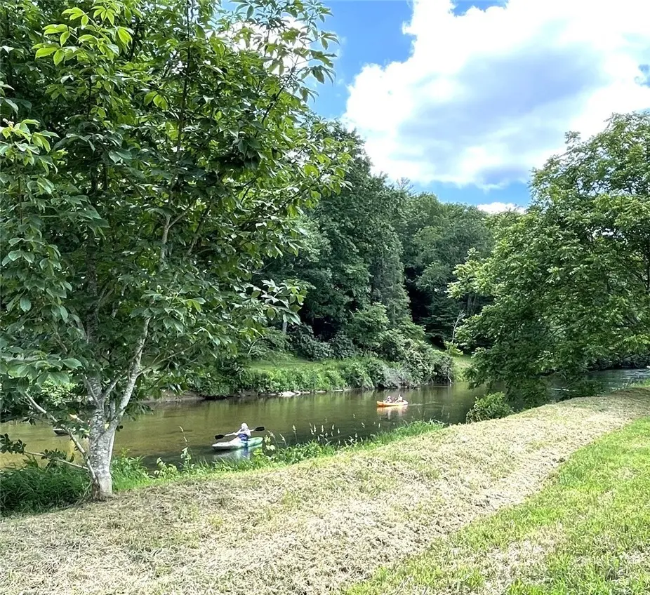 Image number 18 for the current listing