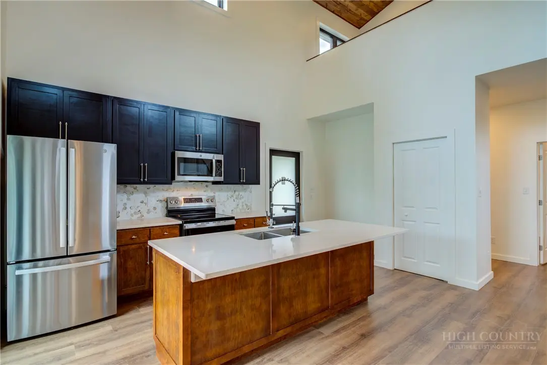Image number 3 for the current listing