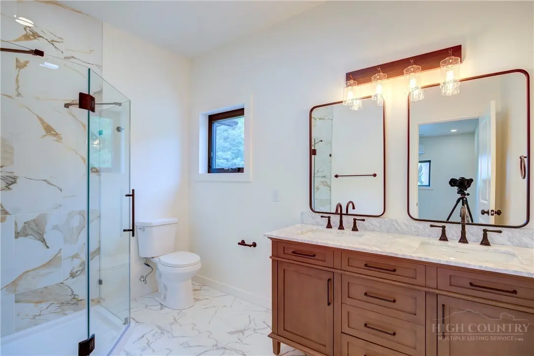 Image number 7 for the current listing