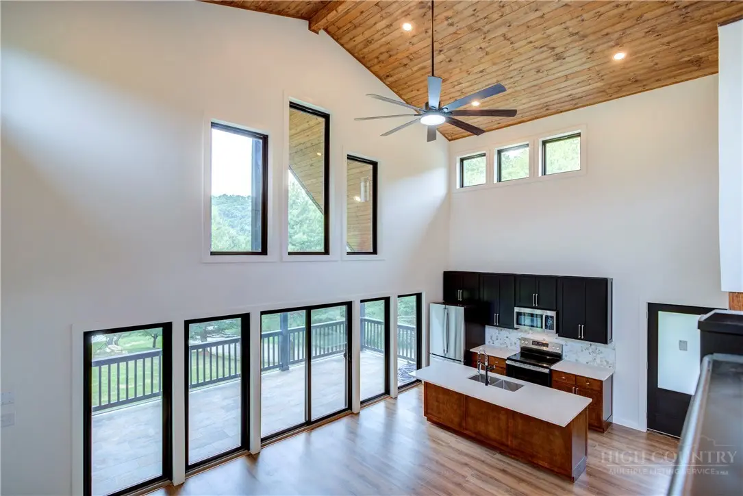 Image number 9 for the current listing