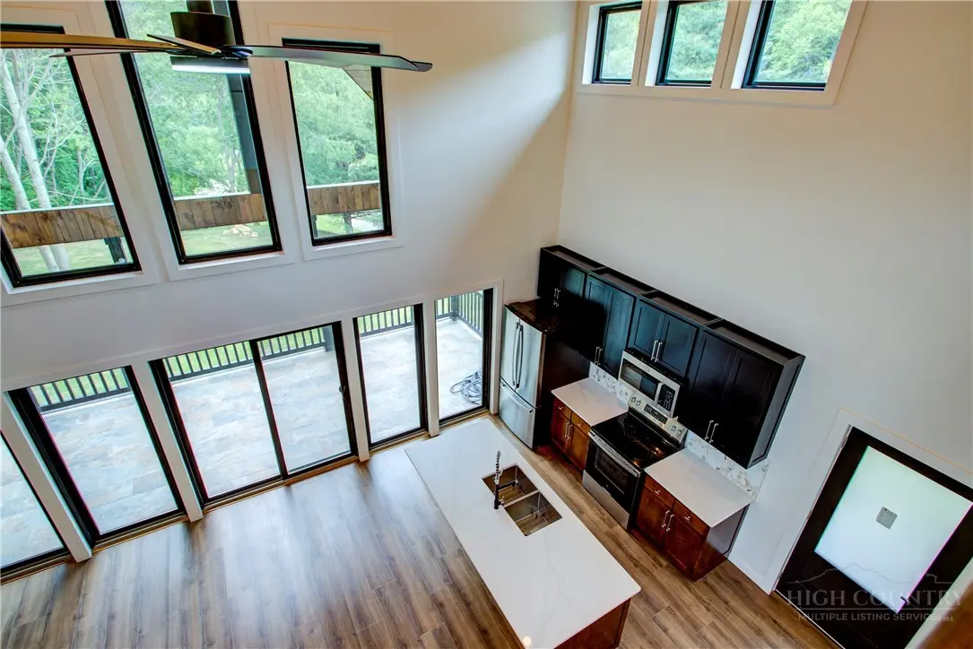 Image number 2 for the current listing