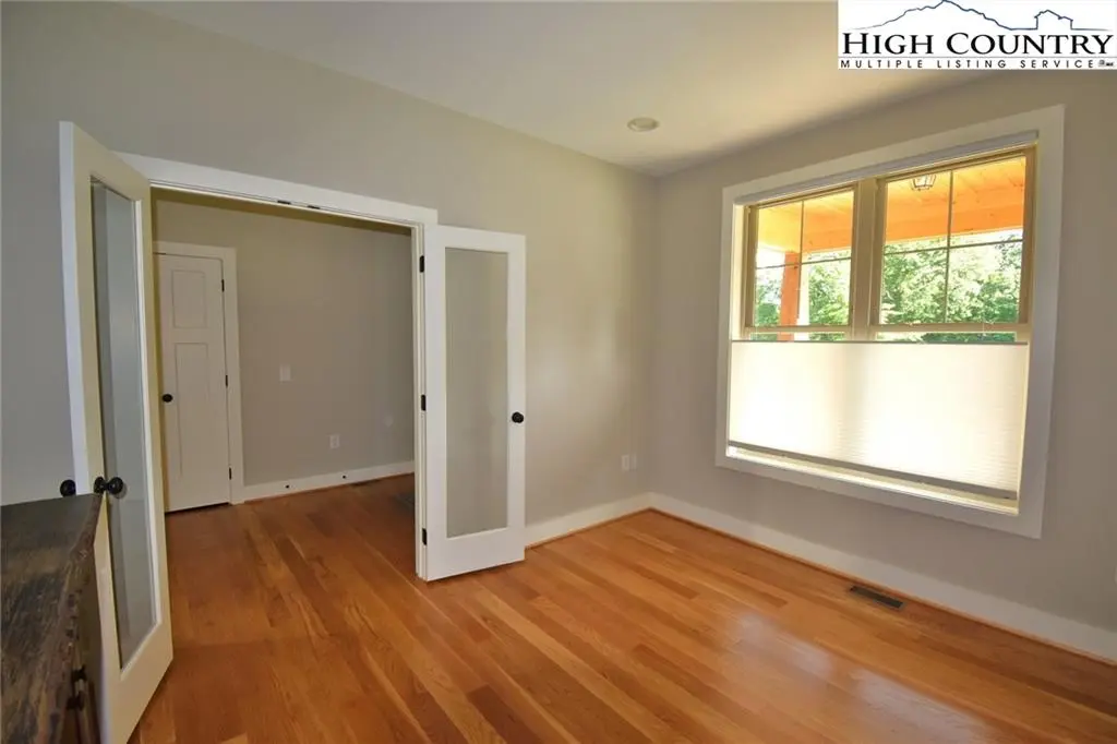 Image number 10 for the current listing