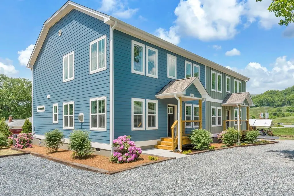 Image number 1 for the current listing