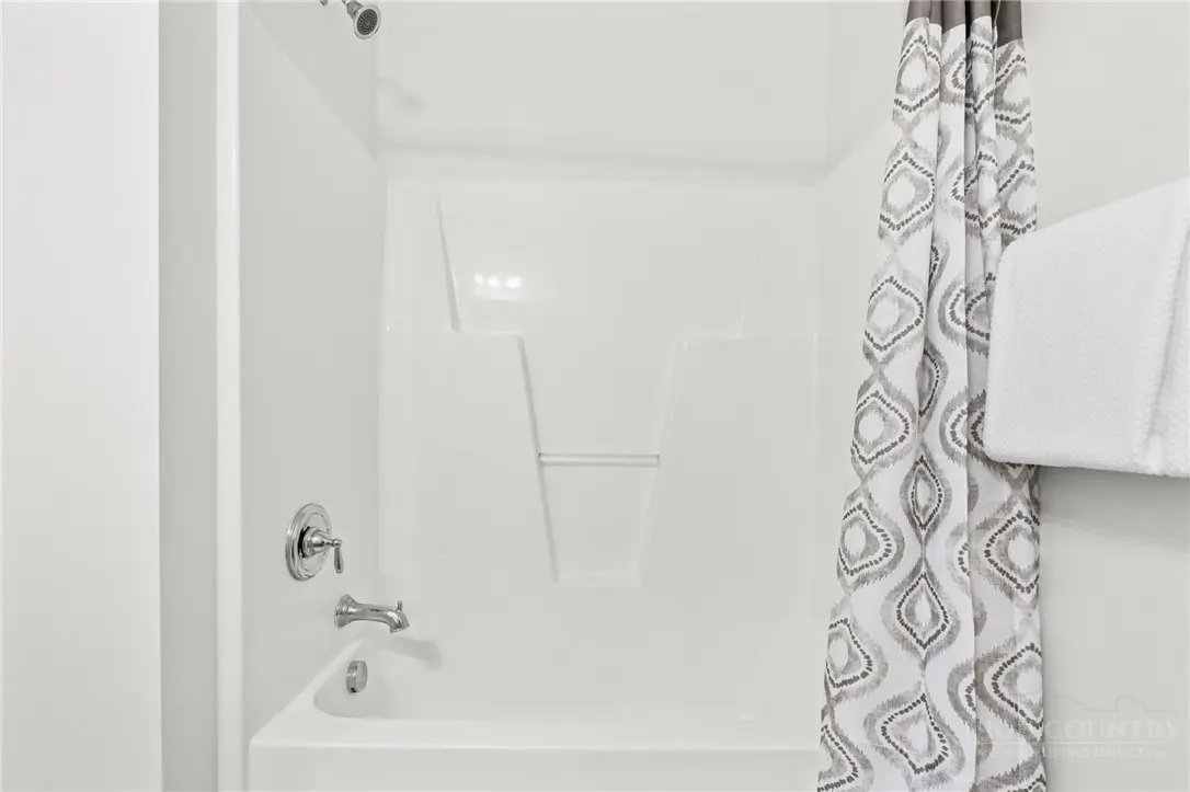 Image number 5 for the current listing