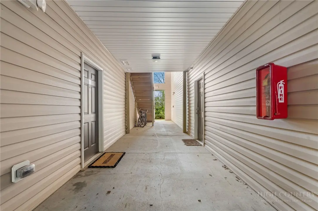 Image number 2 for the current listing