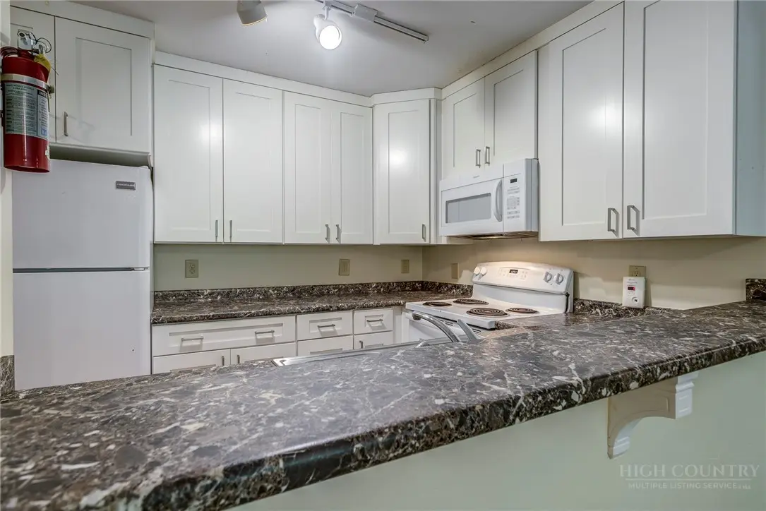 Image number 7 for the current listing