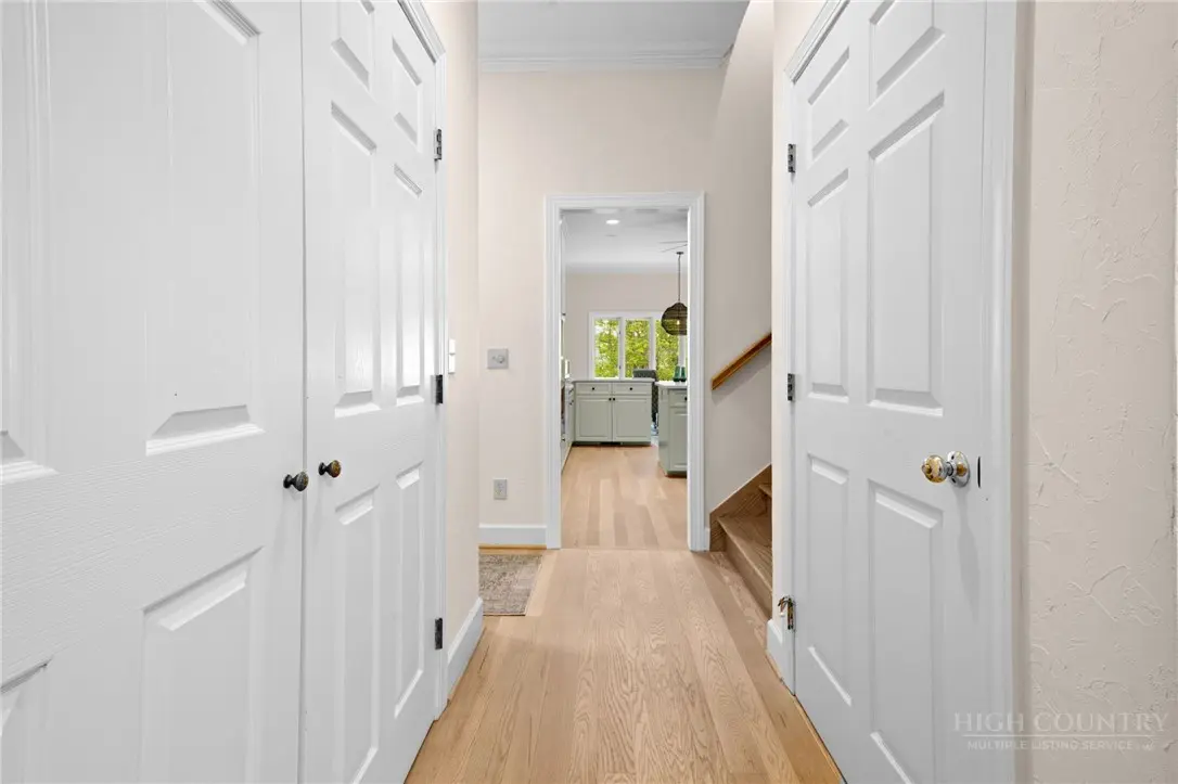 Image number 5 for the current listing