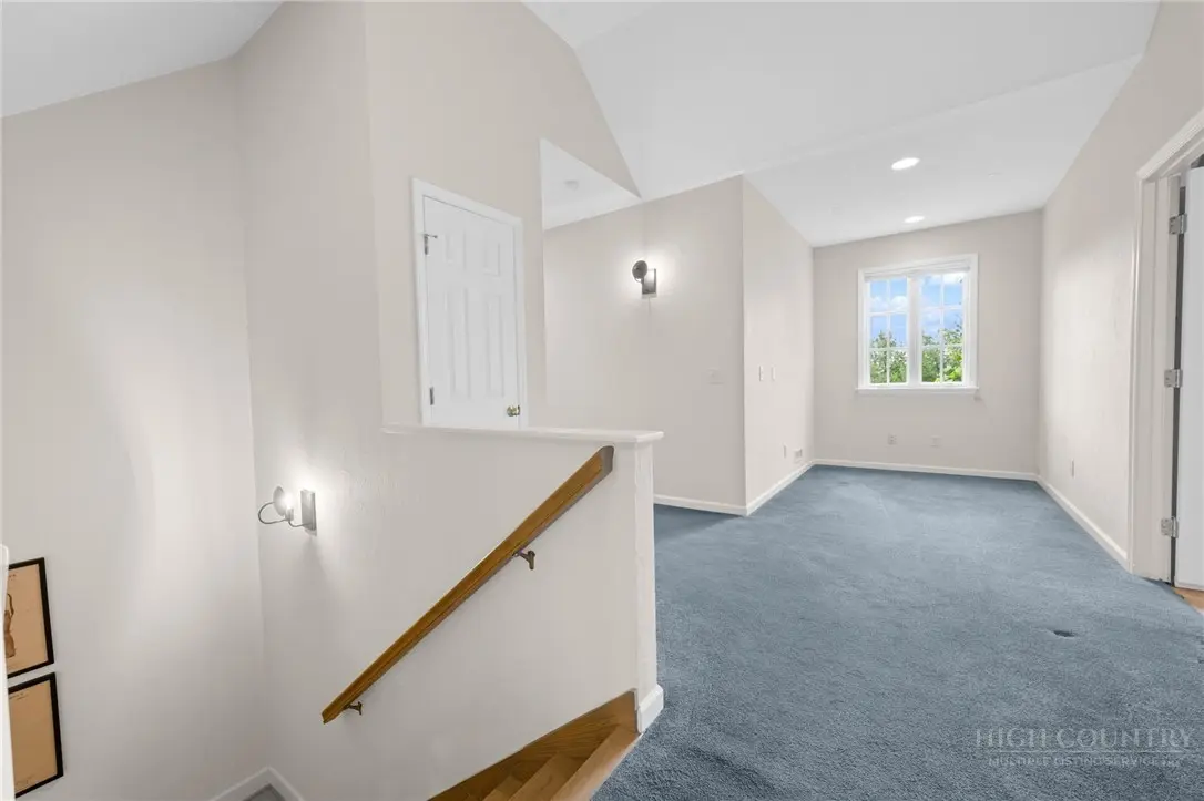 Image number 2 for the current listing