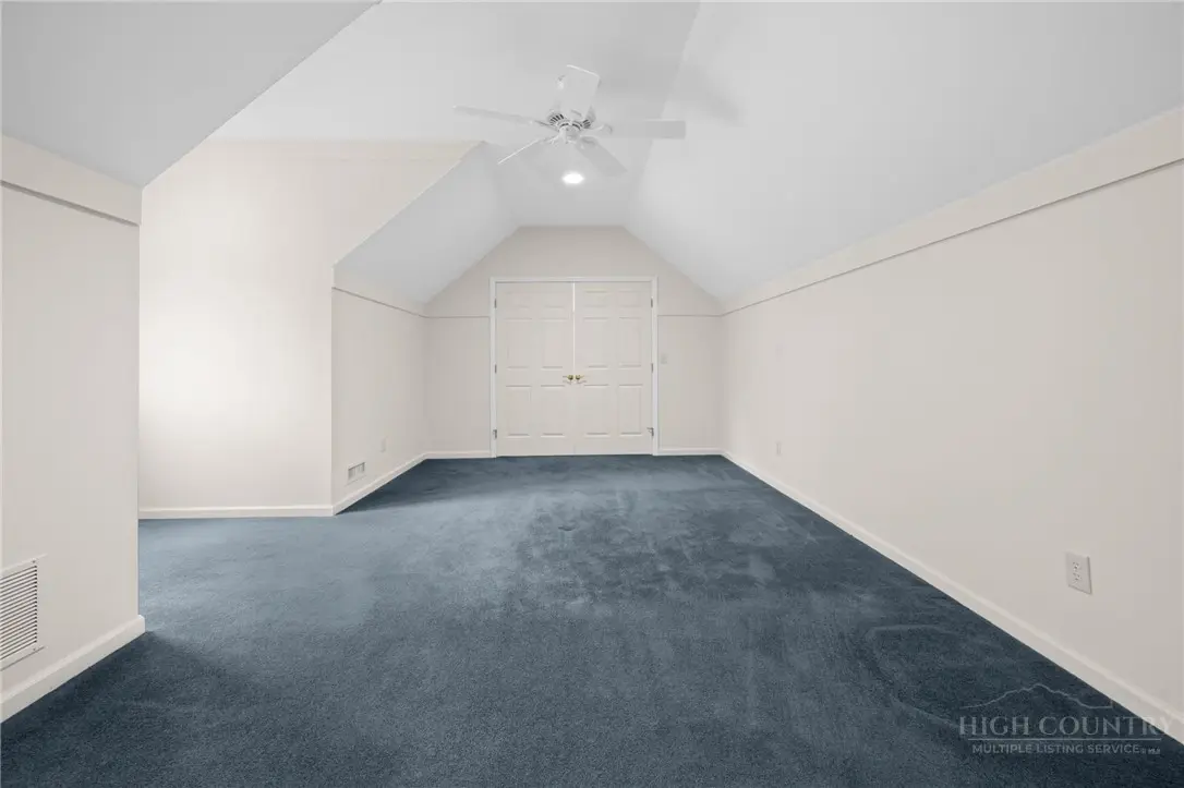 Image number 16 for the current listing