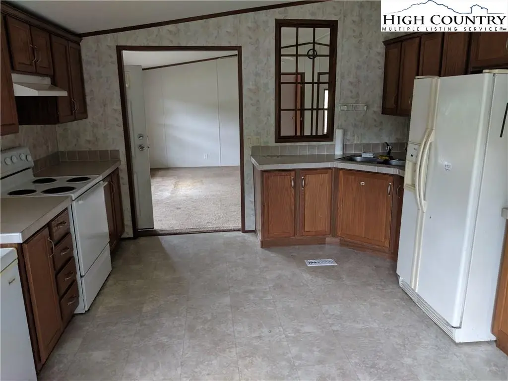 Image number 14 for the current listing